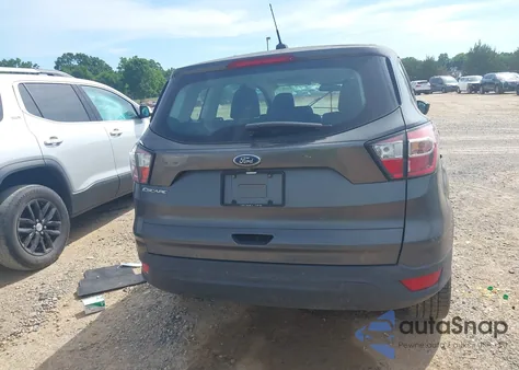 2018 Ford Escape S z USA, uszkodzony, nr VIN 1FMCU0F70JUB50735
